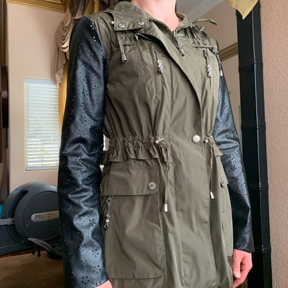 Betsey Jonson Raincoat - Picture 2 of 7